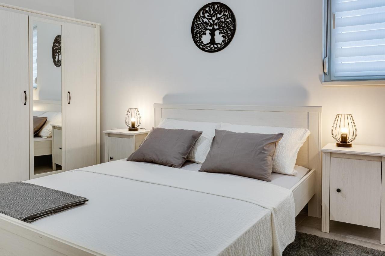 פטרצ'אנה Apartments Juraj מראה חיצוני תמונה