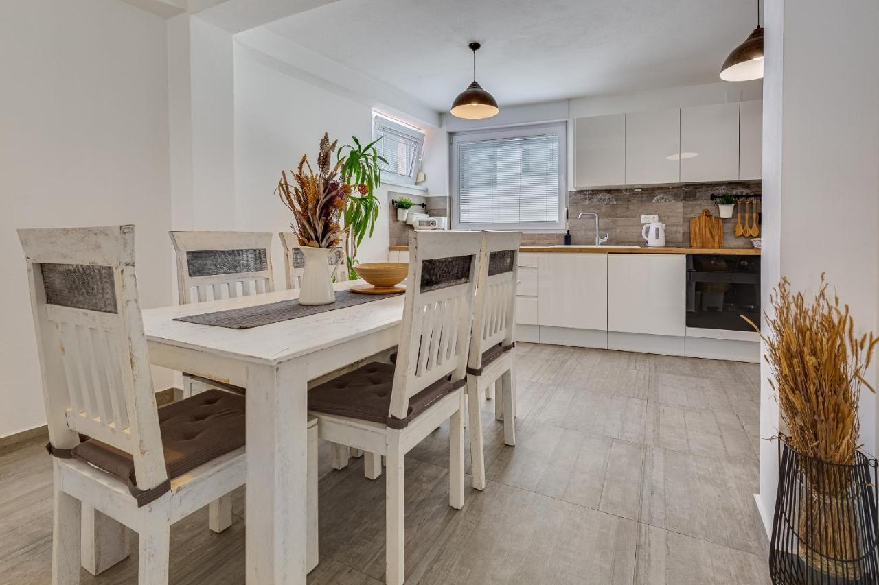 פטרצ'אנה Apartments Juraj מראה חיצוני תמונה