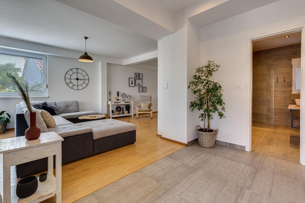פטרצ'אנה Apartments Juraj מראה חיצוני תמונה