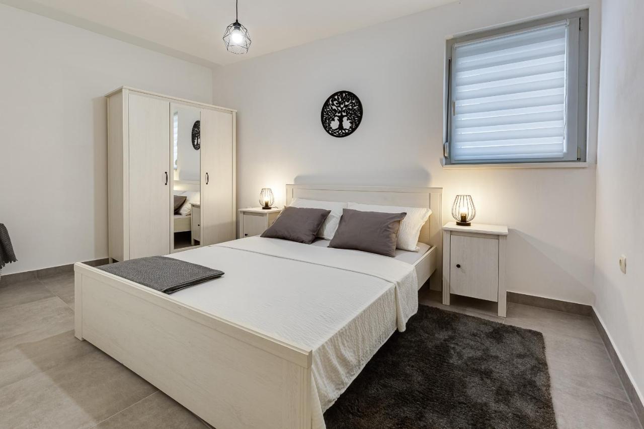 פטרצ'אנה Apartments Juraj מראה חיצוני תמונה