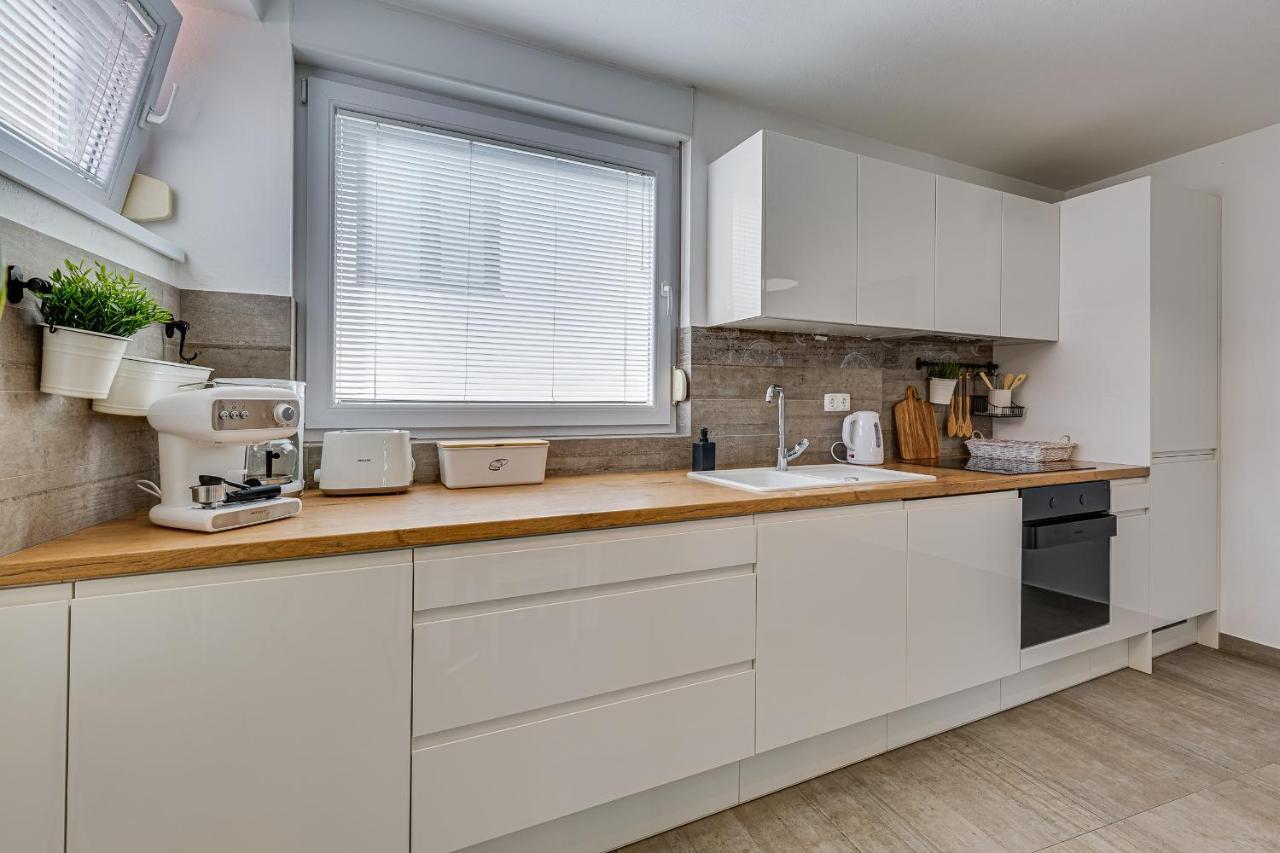 פטרצ'אנה Apartments Juraj מראה חיצוני תמונה